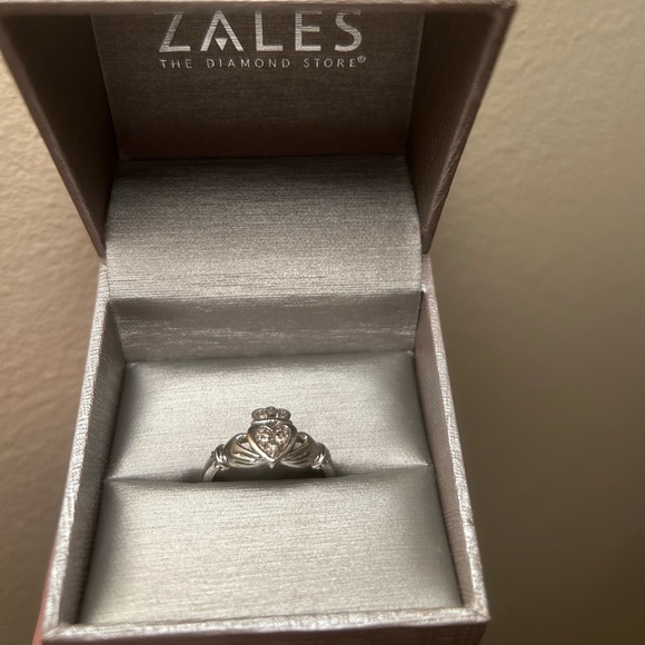 ZALE’S 1/5 CT. T.W. Diamond Claddagh Promise Ring in 10K White Gold Size 9 - Picture 3 of 4